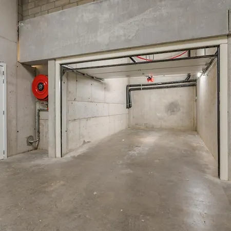 Frances - Vlakbij Het Διαμέρισμα *